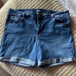 Old Navy Stretch Jean Shorts Size 18